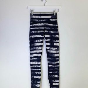 Lululemon align black and white shady palm tree pattern - Full length, size 4